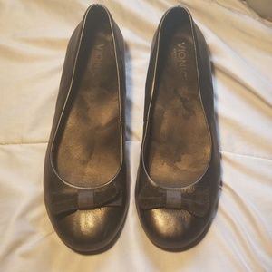 Black Vionic wedges / flats